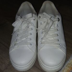 Steve Madden Womens Size 9 Classic White Leather Sneakers, Like New